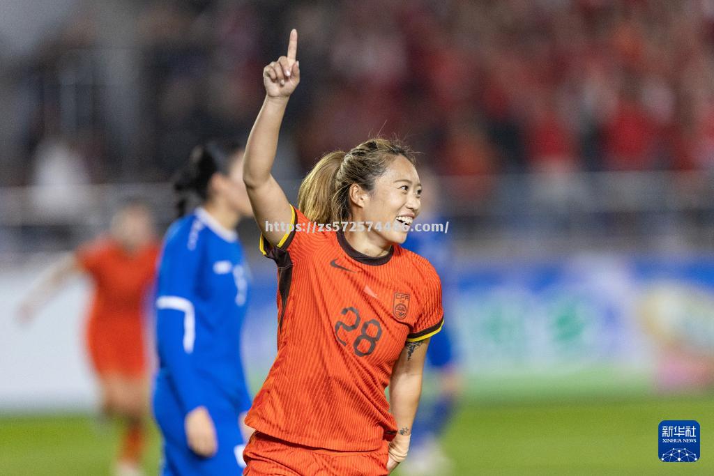 女子足球比赛中，新晋实力派球队崭露头角